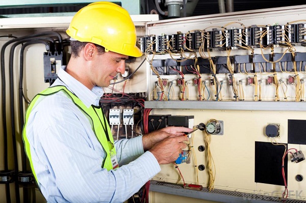 3 Things To Keep In Mind When Hiring An Electrical Technician